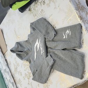 Boys size 5-6 gray nike sweat set great condition